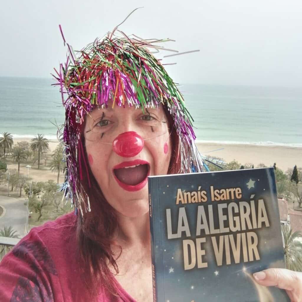 Isabel comenta la claridad y sencillez del libro de trabajo de la saga.