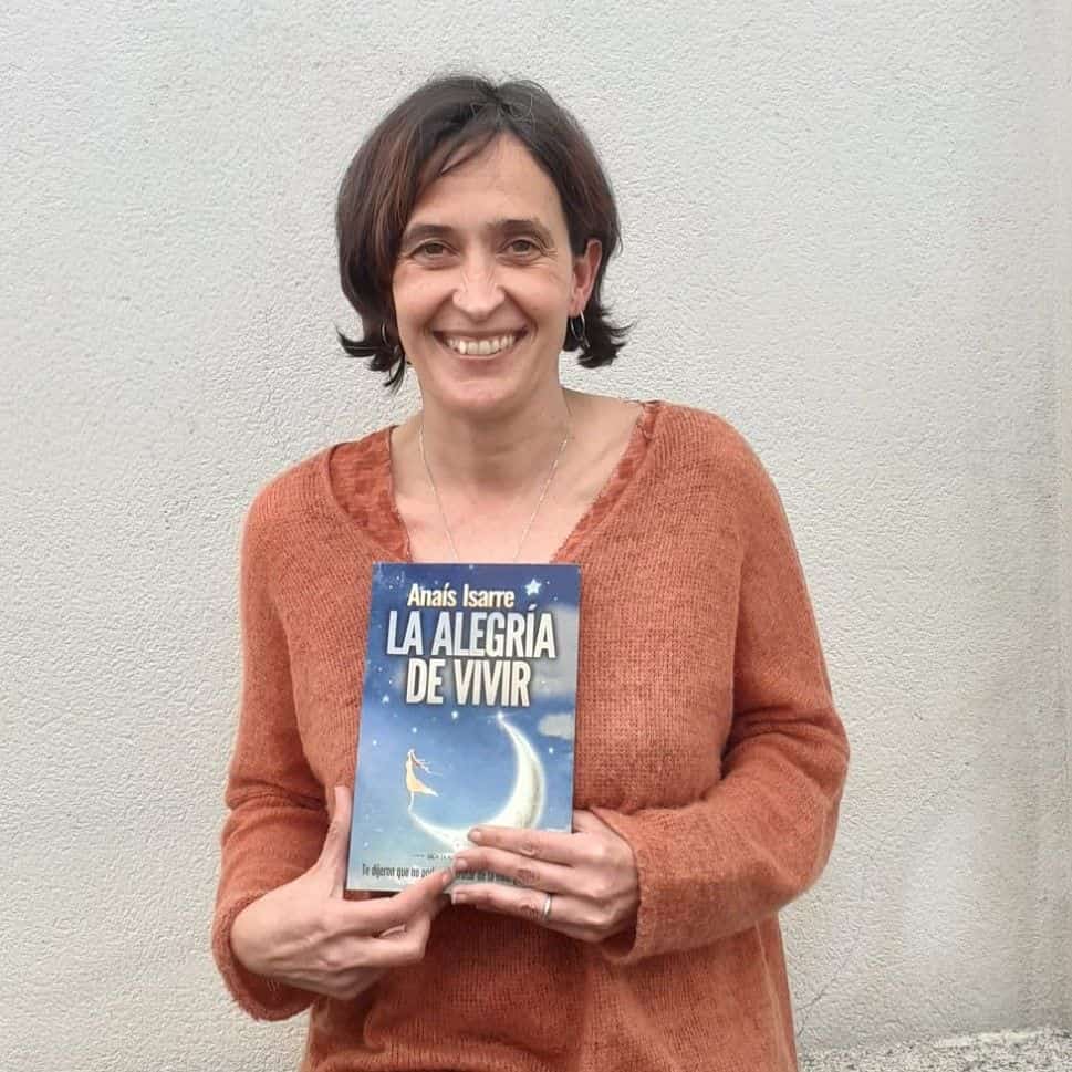 Raquel comparte cómo el libro le ha aportado paz y ánimo emocional.