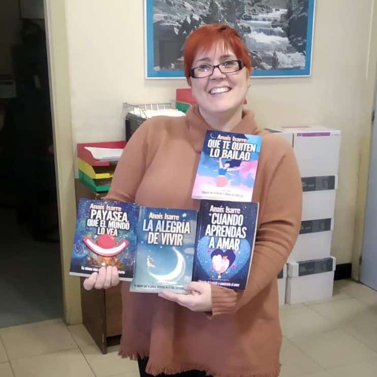Lectora feliz con el entrenamiento de desarrollo personal de Anaís Isarre.